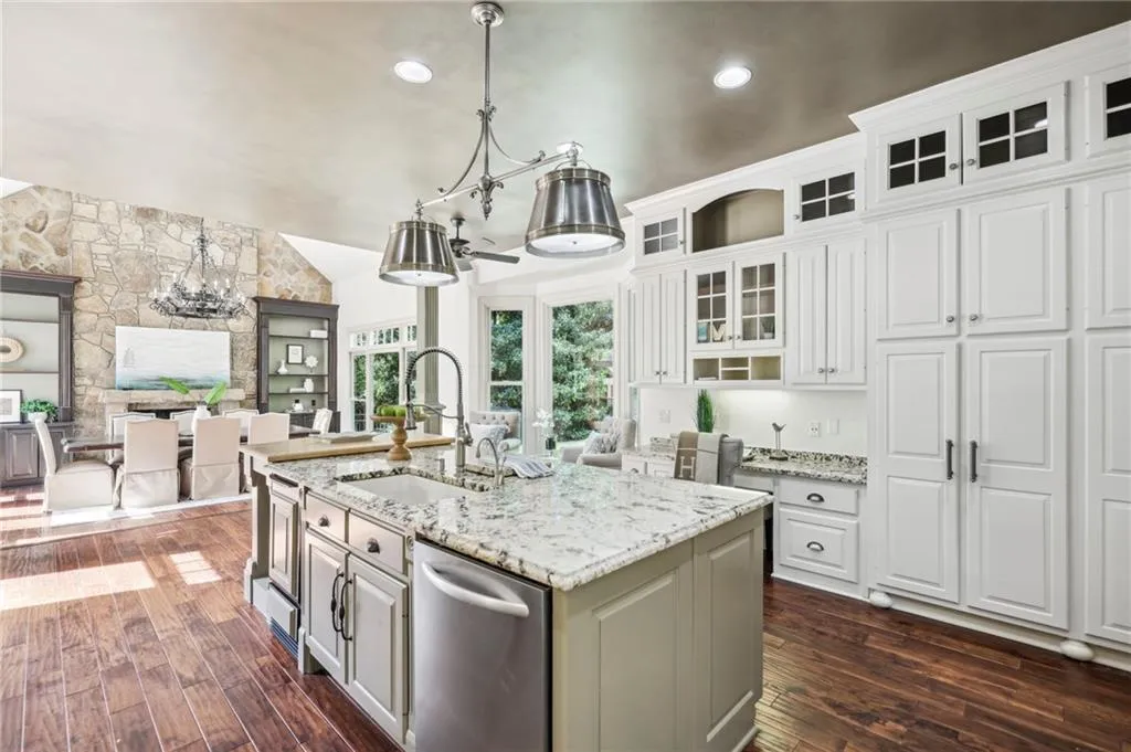 800 Marseilles Drive, Sandy Springs, Georgia 30327, 6 Bedrooms Bedrooms, ,5 BathroomsBathrooms,Residential,Sold,800 Marseilles Drive,7249296