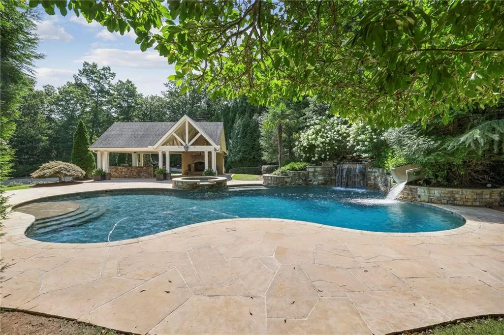 800 Marseilles Drive, Sandy Springs, Georgia 30327, 6 Bedrooms Bedrooms, ,5 BathroomsBathrooms,Residential,Sold,800 Marseilles Drive,7249296