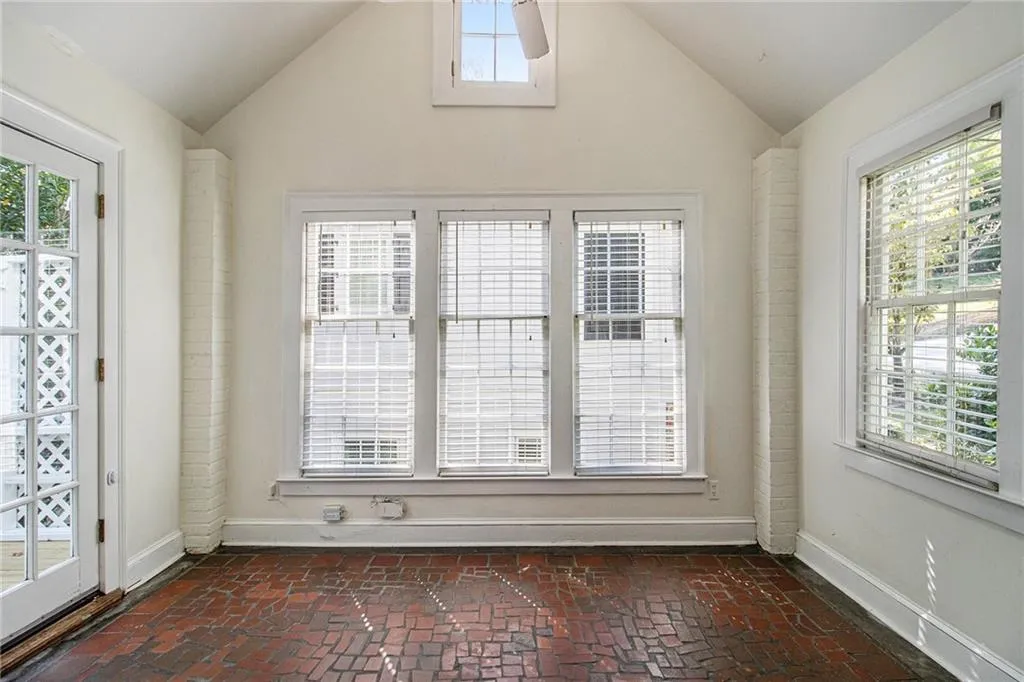 2511 Acorn Avenue Ne, Atlanta, Georgia 30305, 2 Bedrooms Bedrooms, ,1 BathroomBathrooms,Residential,For Sale,2511 Acorn Avenue Ne,7657802