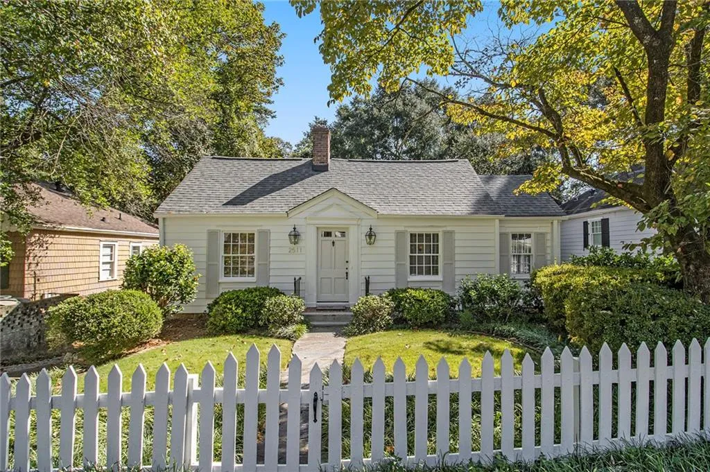 2511 Acorn Avenue Ne, Atlanta, Georgia 30305, 2 Bedrooms Bedrooms, ,1 BathroomBathrooms,Residential,For Sale,2511 Acorn Avenue Ne,7657802