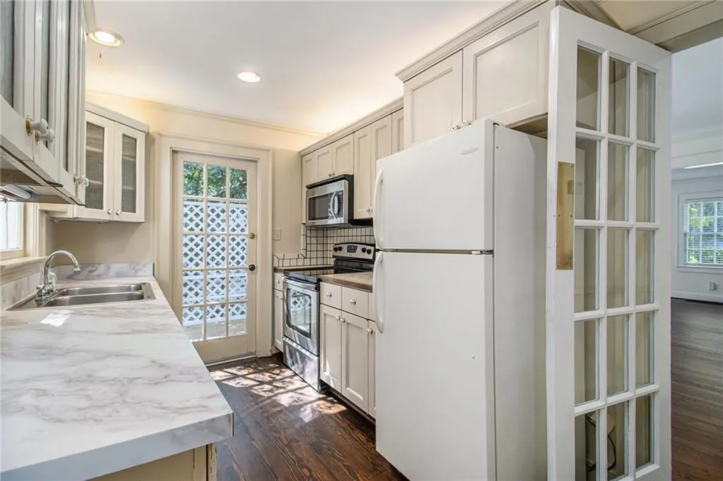 2511 Acorn Avenue Ne, Atlanta, Georgia 30305, 2 Bedrooms Bedrooms, ,1 BathroomBathrooms,Residential,For Sale,2511 Acorn Avenue Ne,7657802