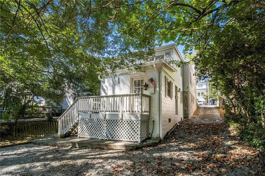 2511 Acorn Avenue Ne, Atlanta, Georgia 30305, 2 Bedrooms Bedrooms, ,1 BathroomBathrooms,Residential,For Sale,2511 Acorn Avenue Ne,7657802