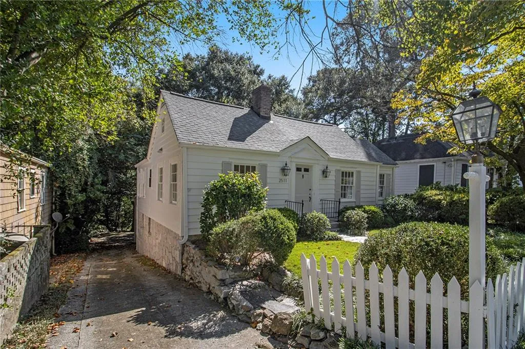 2511 Acorn Avenue Ne, Atlanta, Georgia 30305, 2 Bedrooms Bedrooms, ,1 BathroomBathrooms,Residential,For Sale,2511 Acorn Avenue Ne,7657802