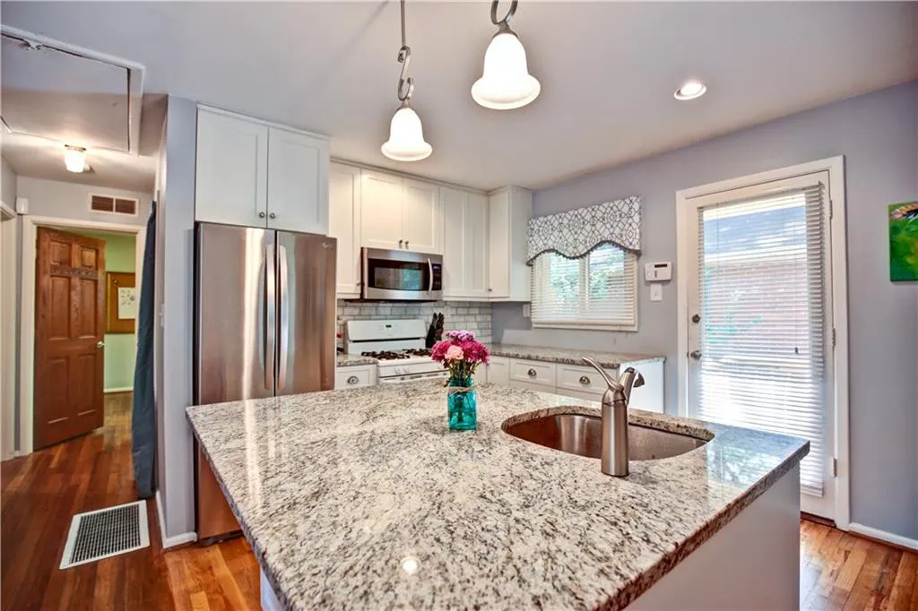 1204 Argonne Way Ne, Atlanta, Georgia 30324, 2 Bedrooms Bedrooms, ,2 BathroomsBathrooms,Residential,Sold,1204 Argonne Way Ne,5706673