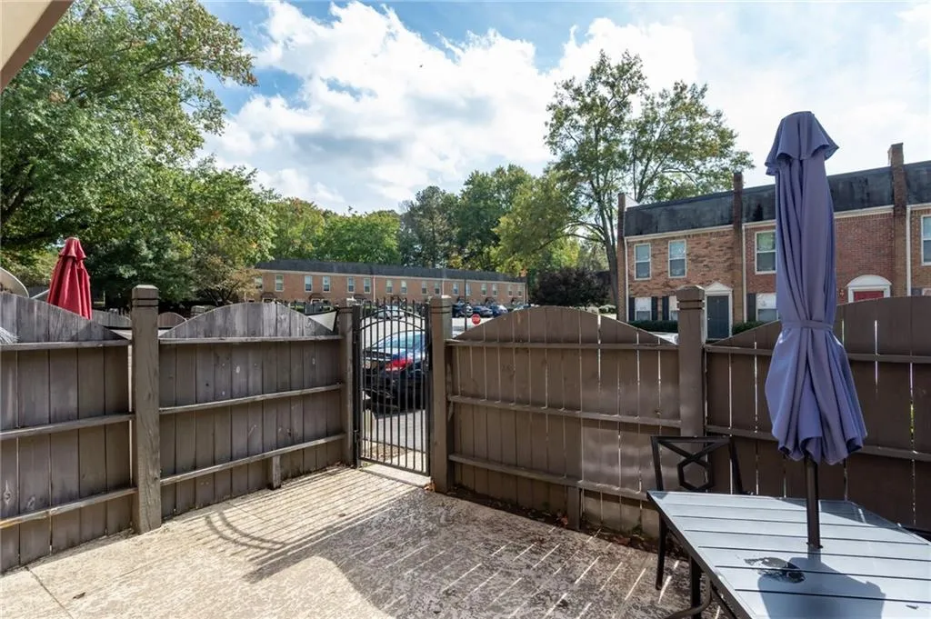 155 N River Drive Unit E, Sandy Springs, Georgia 30350, 2 Bedrooms Bedrooms, ,2 BathroomsBathrooms,Residential,Sold,155 N River Drive Unit E,7130368