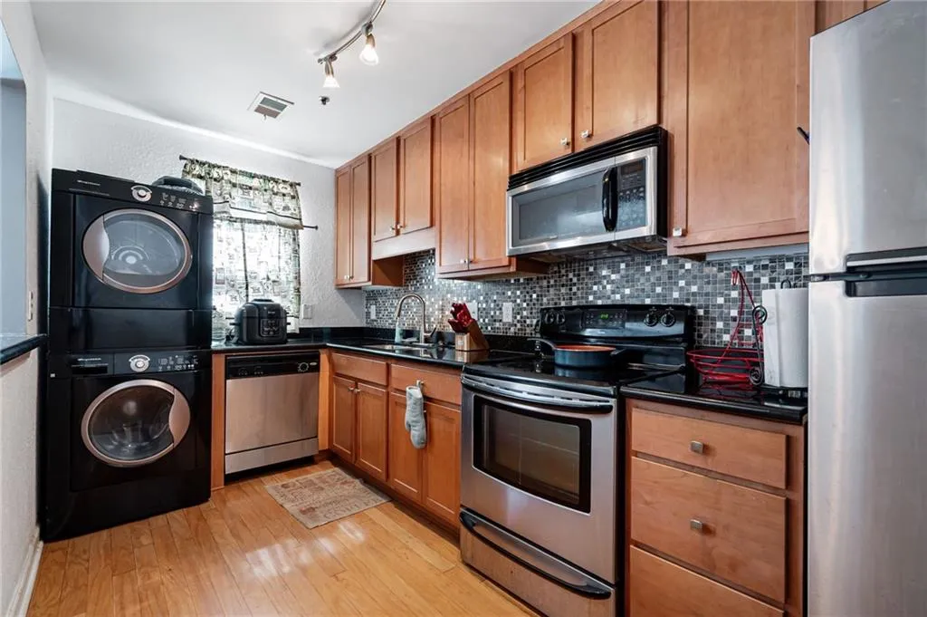 155 N River Drive Unit E, Sandy Springs, Georgia 30350, 2 Bedrooms Bedrooms, ,2 BathroomsBathrooms,Residential,Sold,155 N River Drive Unit E,7130368