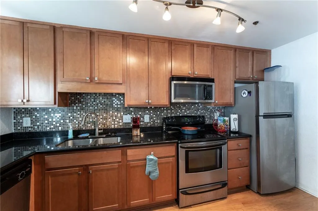 155 N River Drive Unit E, Sandy Springs, Georgia 30350, 2 Bedrooms Bedrooms, ,2 BathroomsBathrooms,Residential,Sold,155 N River Drive Unit E,7130368