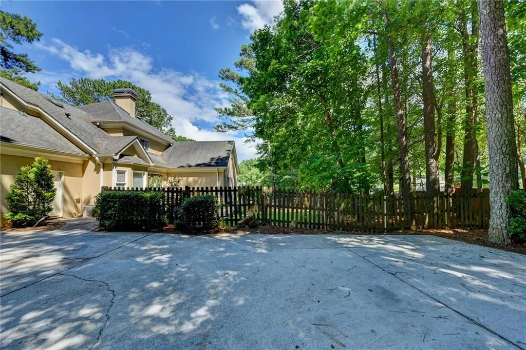 2635 Braffington Court, Sandy Springs, Georgia 30350, 6 Bedrooms Bedrooms, ,5 BathroomsBathrooms,Residential,Sold,2635 Braffington Court,6937626