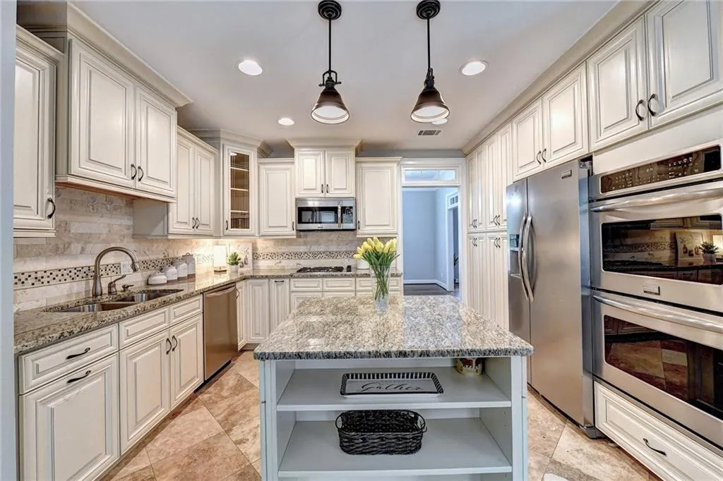 2635 Braffington Court, Sandy Springs, Georgia 30350, 6 Bedrooms Bedrooms, ,5 BathroomsBathrooms,Residential,Sold,2635 Braffington Court,6937626