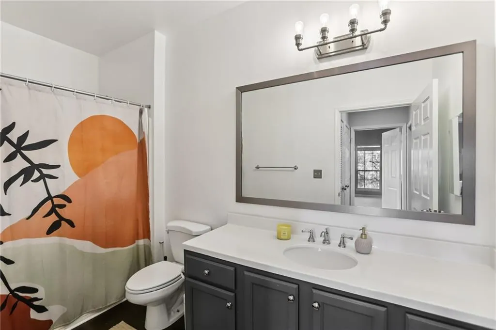 5641 Roswell Road Unit 201, Atlanta, Georgia 30342, 1 Bedroom Bedrooms, ,1 BathroomBathrooms,Residential,For Sale,5641 Roswell Road Unit 201,7704355