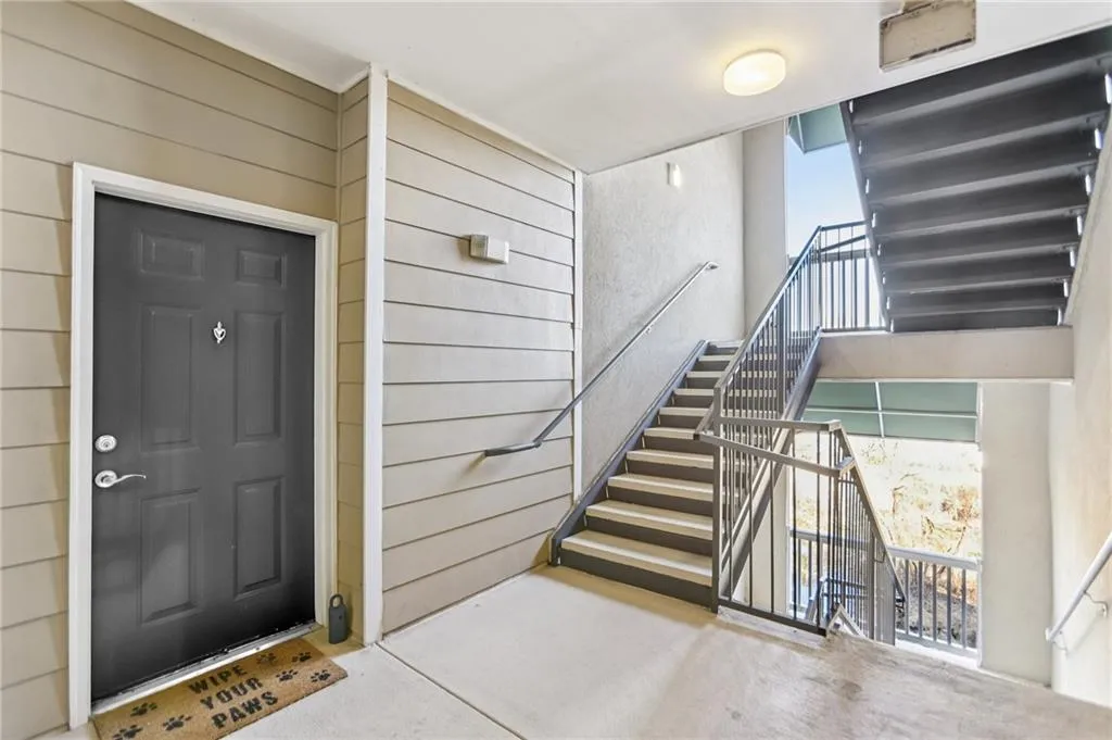 5641 Roswell Road Unit 201, Atlanta, Georgia 30342, 1 Bedroom Bedrooms, ,1 BathroomBathrooms,Residential,For Sale,5641 Roswell Road Unit 201,7704355