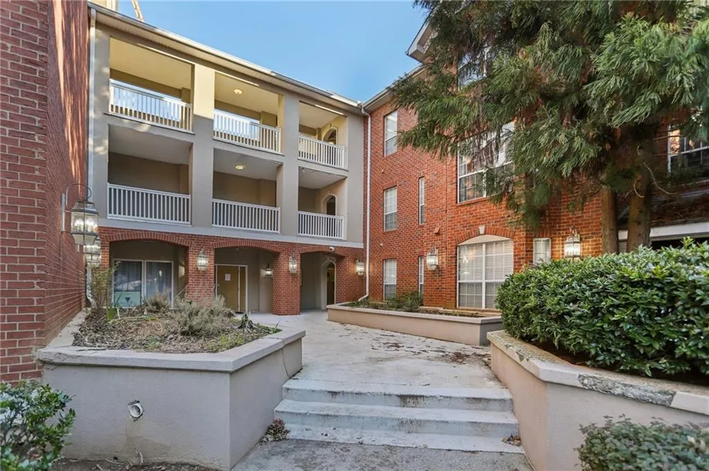 5641 Roswell Road Unit 201, Atlanta, Georgia 30342, 1 Bedroom Bedrooms, ,1 BathroomBathrooms,Residential,For Sale,5641 Roswell Road Unit 201,7704355