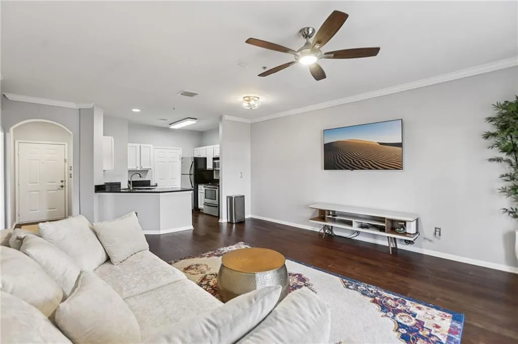 5641 Roswell Road Unit 201, Atlanta, Georgia 30342, 1 Bedroom Bedrooms, ,1 BathroomBathrooms,Residential,For Sale,5641 Roswell Road Unit 201,7704355