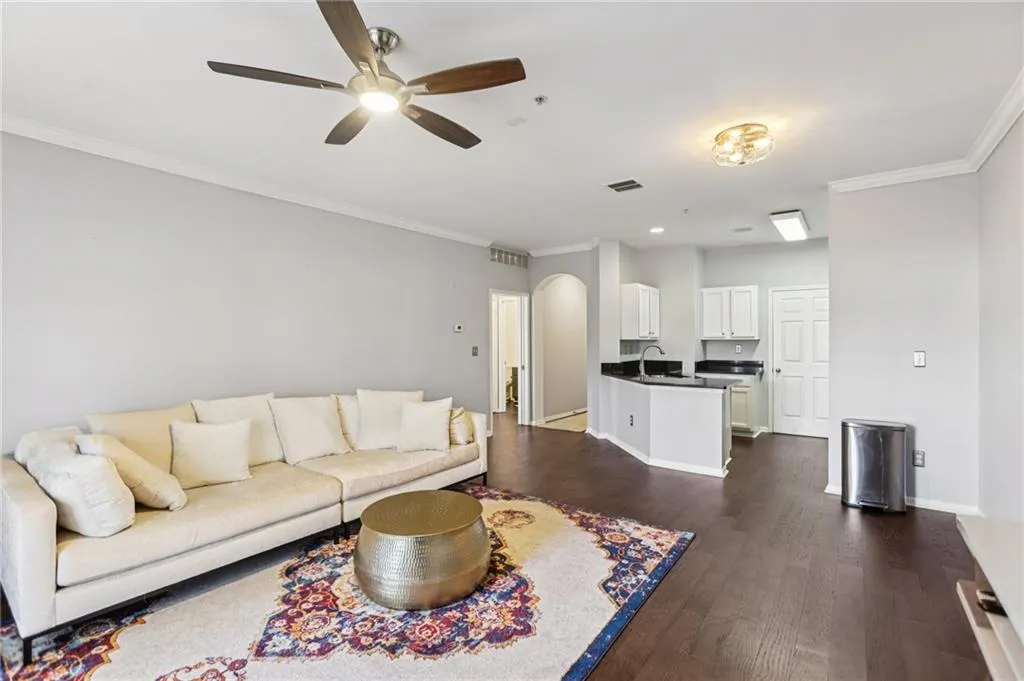 5641 Roswell Road Unit 201, Atlanta, Georgia 30342, 1 Bedroom Bedrooms, ,1 BathroomBathrooms,Residential,For Sale,5641 Roswell Road Unit 201,7704355