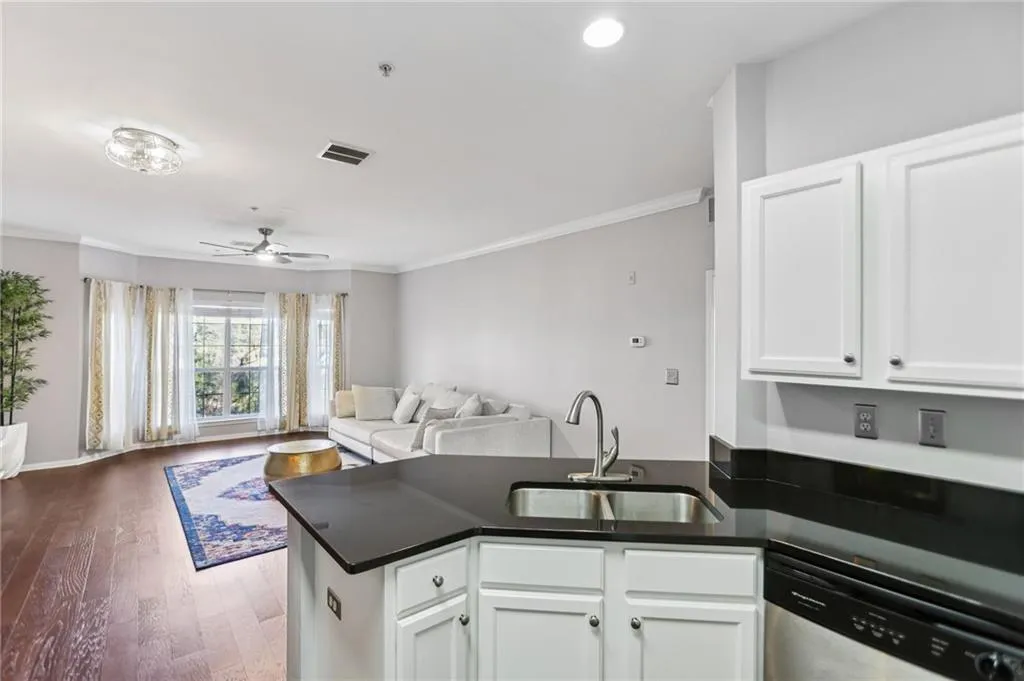 5641 Roswell Road Unit 201, Atlanta, Georgia 30342, 1 Bedroom Bedrooms, ,1 BathroomBathrooms,Residential,For Sale,5641 Roswell Road Unit 201,7704355
