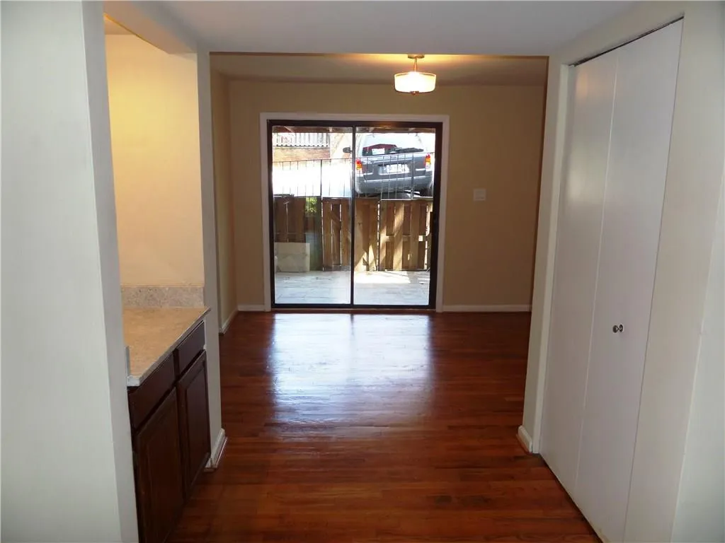 5614 Kingsport Drive Unit 14, Atlanta, Georgia 30342, 3 Bedrooms Bedrooms, ,2 BathroomsBathrooms,Residential,Sold,5614 Kingsport Drive Unit 14,6047352