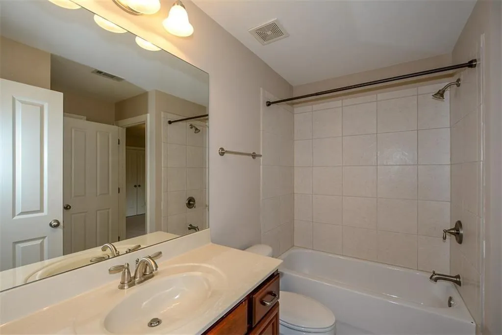 8015 Glisten Avenue, Atlanta, Georgia 30328, 3 Bedrooms Bedrooms, ,2 BathroomsBathrooms,Residential,Sold,8015 Glisten Avenue,6713182