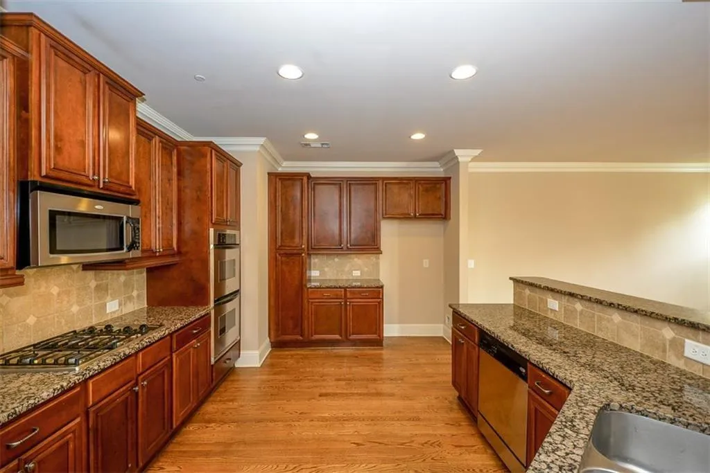 8015 Glisten Avenue, Atlanta, Georgia 30328, 3 Bedrooms Bedrooms, ,2 BathroomsBathrooms,Residential,Sold,8015 Glisten Avenue,6713182