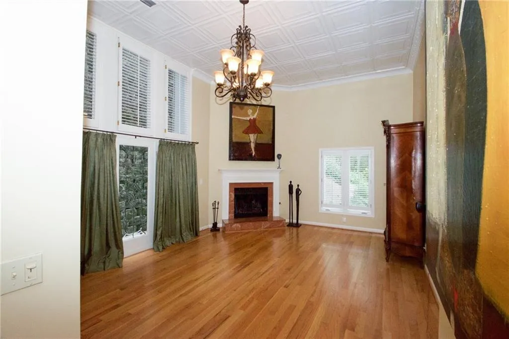 4010 Roswell Road Ne Unit B4, Atlanta, Georgia 30342, 3 Bedrooms Bedrooms, ,2 BathroomsBathrooms,Residential,Sold,4010 Roswell Road Ne Unit B4,5910297