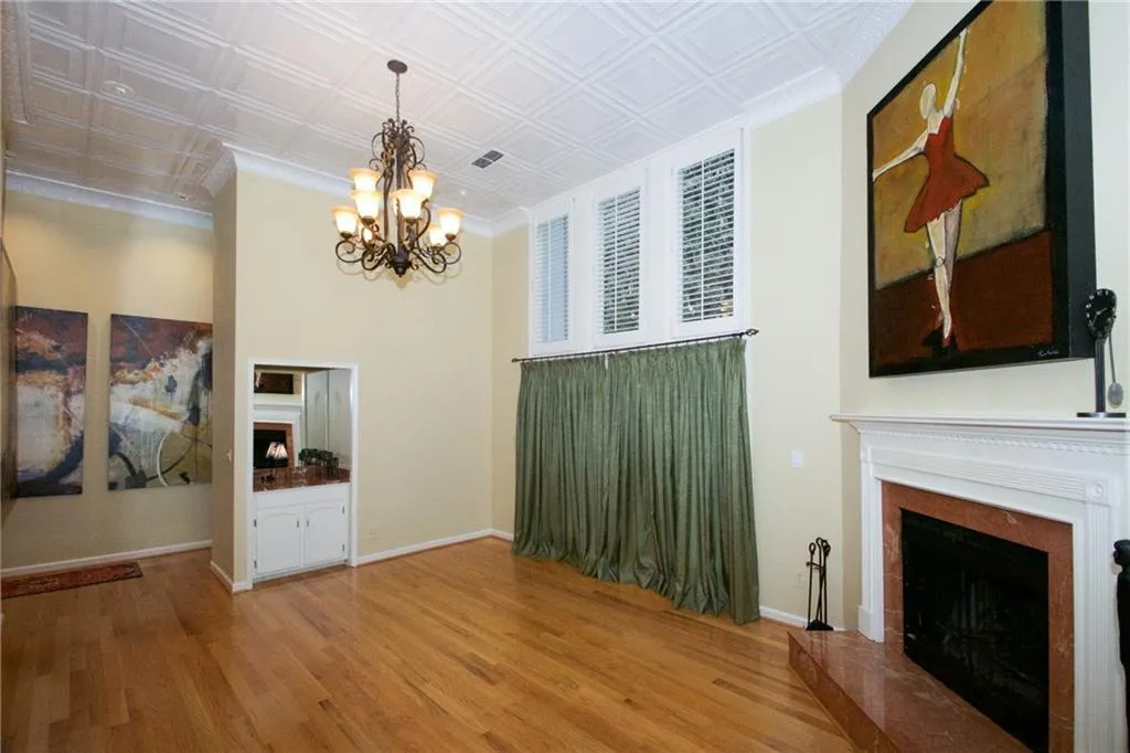 4010 Roswell Road Ne Unit B4, Atlanta, Georgia 30342, 3 Bedrooms Bedrooms, ,2 BathroomsBathrooms,Residential,Sold,4010 Roswell Road Ne Unit B4,5910297