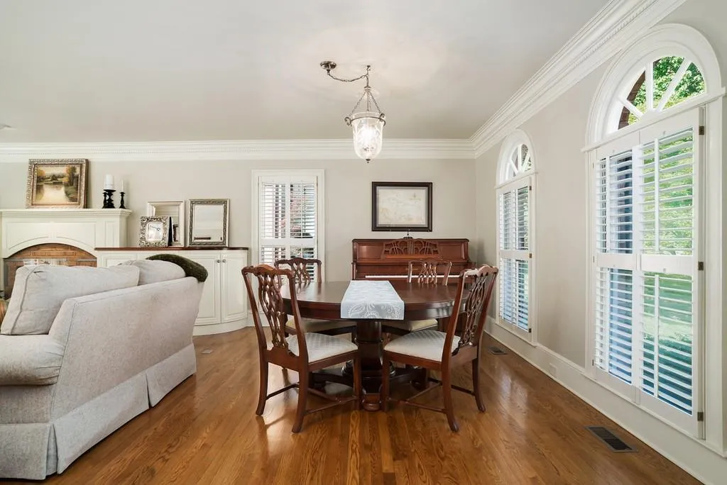 325 Aldenshire Place, Atlanta, Georgia 30350, 4 Bedrooms Bedrooms, ,4 BathroomsBathrooms,Residential,Sold,325 Aldenshire Place,6535104