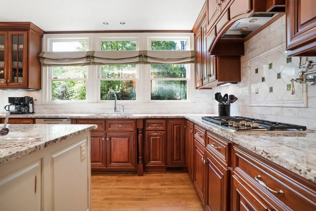 325 Aldenshire Place, Atlanta, Georgia 30350, 4 Bedrooms Bedrooms, ,4 BathroomsBathrooms,Residential,Sold,325 Aldenshire Place,6535104