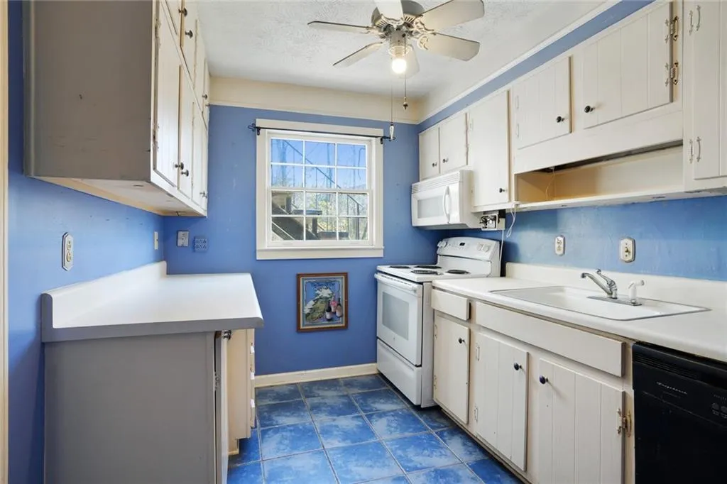 6700 Roswell Road Unit 11b, Atlanta, Georgia 30328, 3 Bedrooms Bedrooms, ,2 BathroomsBathrooms,Residential,Sold,6700 Roswell Road Unit 11b,7524897