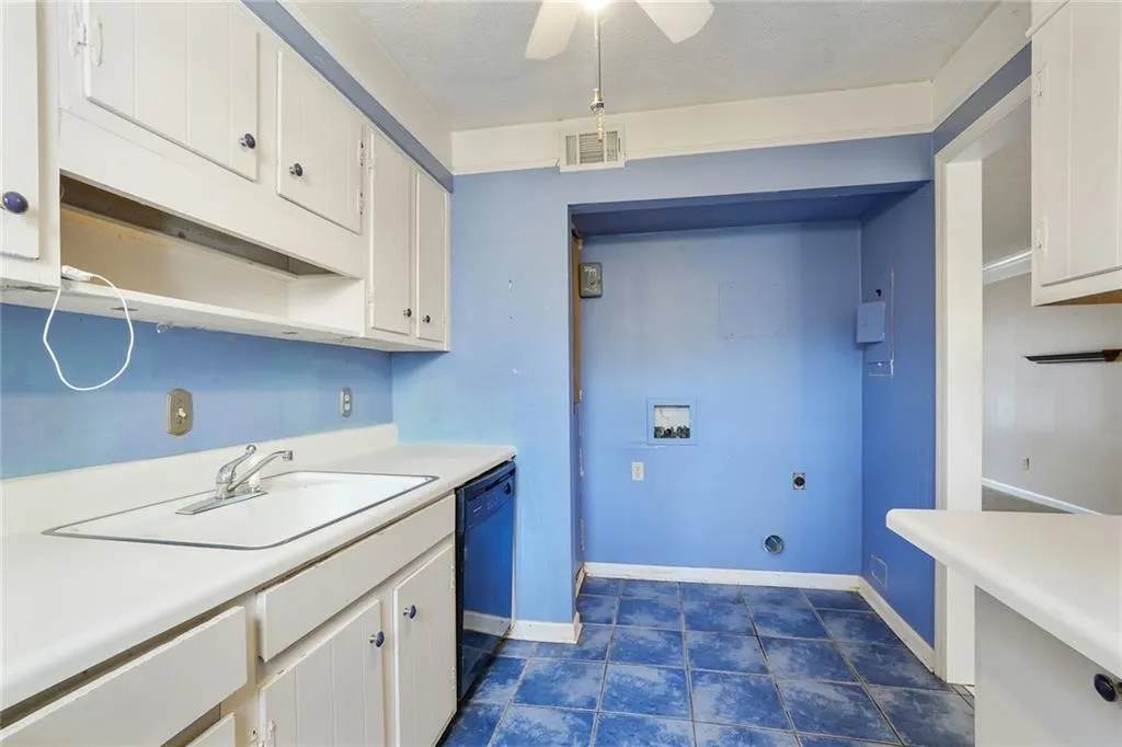 6700 Roswell Road Unit 11b, Atlanta, Georgia 30328, 3 Bedrooms Bedrooms, ,2 BathroomsBathrooms,Residential,Sold,6700 Roswell Road Unit 11b,7524897