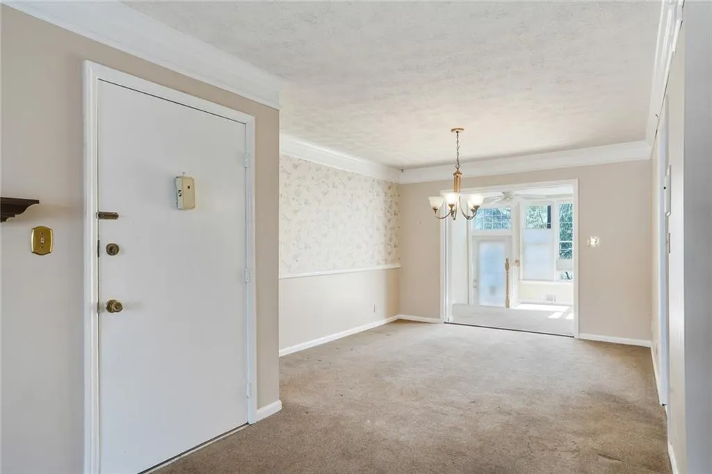 6700 Roswell Road Unit 11b, Atlanta, Georgia 30328, 3 Bedrooms Bedrooms, ,2 BathroomsBathrooms,Residential,Sold,6700 Roswell Road Unit 11b,7524897