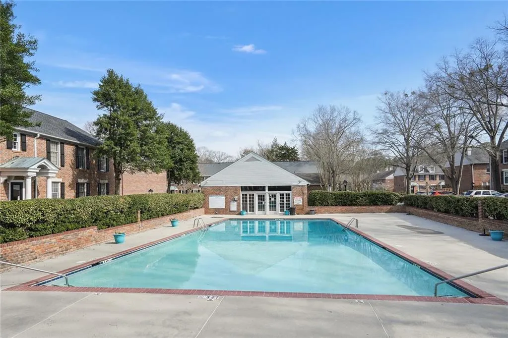 6700 Roswell Road Unit 11b, Atlanta, Georgia 30328, 3 Bedrooms Bedrooms, ,2 BathroomsBathrooms,Residential,Sold,6700 Roswell Road Unit 11b,7524897