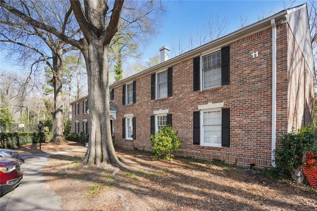 6700 Roswell Road Unit 11b, Atlanta, Georgia 30328, 3 Bedrooms Bedrooms, ,2 BathroomsBathrooms,Residential,Sold,6700 Roswell Road Unit 11b,7524897