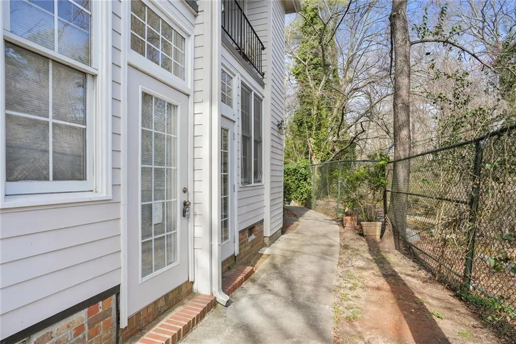 6700 Roswell Road Unit 11b, Atlanta, Georgia 30328, 3 Bedrooms Bedrooms, ,2 BathroomsBathrooms,Residential,Sold,6700 Roswell Road Unit 11b,7524897
