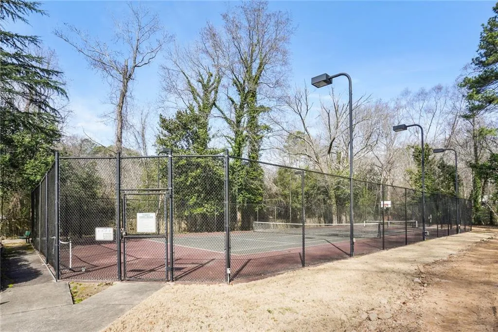 6700 Roswell Road Unit 11b, Atlanta, Georgia 30328, 3 Bedrooms Bedrooms, ,2 BathroomsBathrooms,Residential,Sold,6700 Roswell Road Unit 11b,7524897