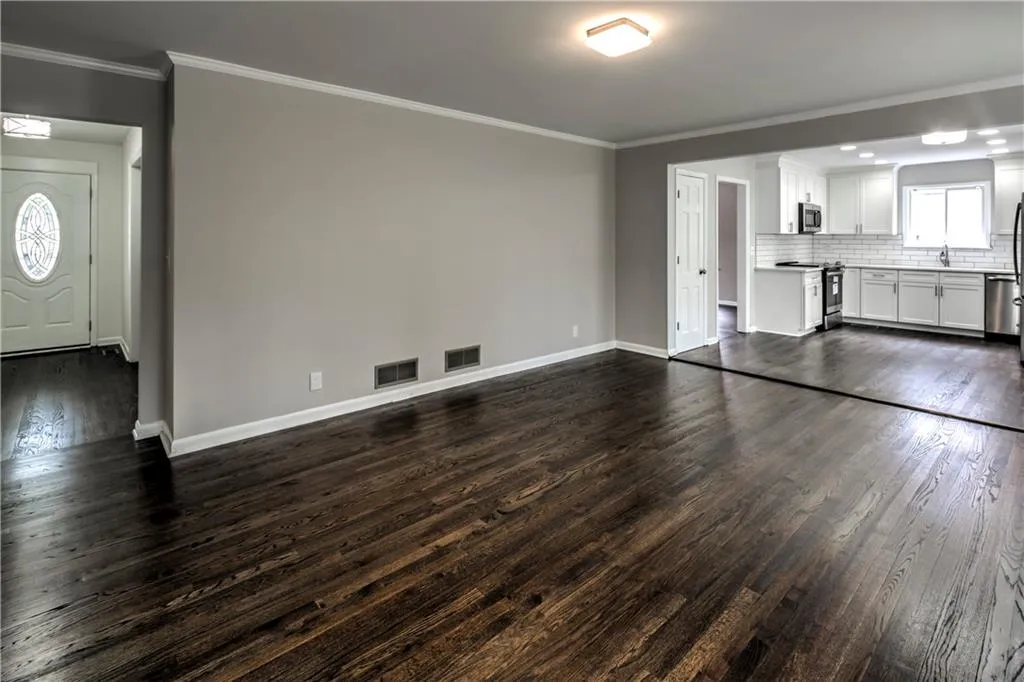 330 W Spalding Drive, Sandy Springs, Georgia 30328, 3 Bedrooms Bedrooms, ,2 BathroomsBathrooms,Residential,Sold,330 W Spalding Drive,6532123