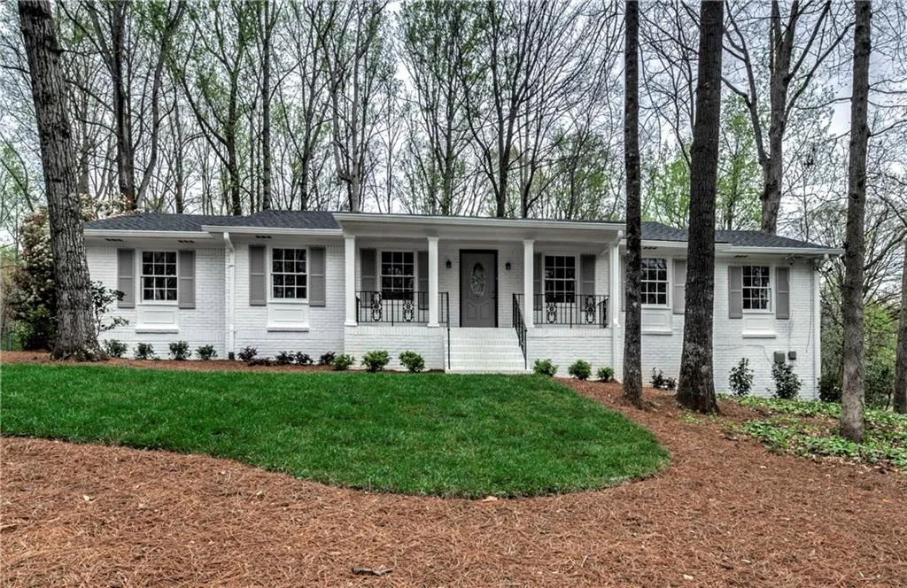 330 W Spalding Drive, Sandy Springs, Georgia 30328, 3 Bedrooms Bedrooms, ,2 BathroomsBathrooms,Residential,Sold,330 W Spalding Drive,6532123