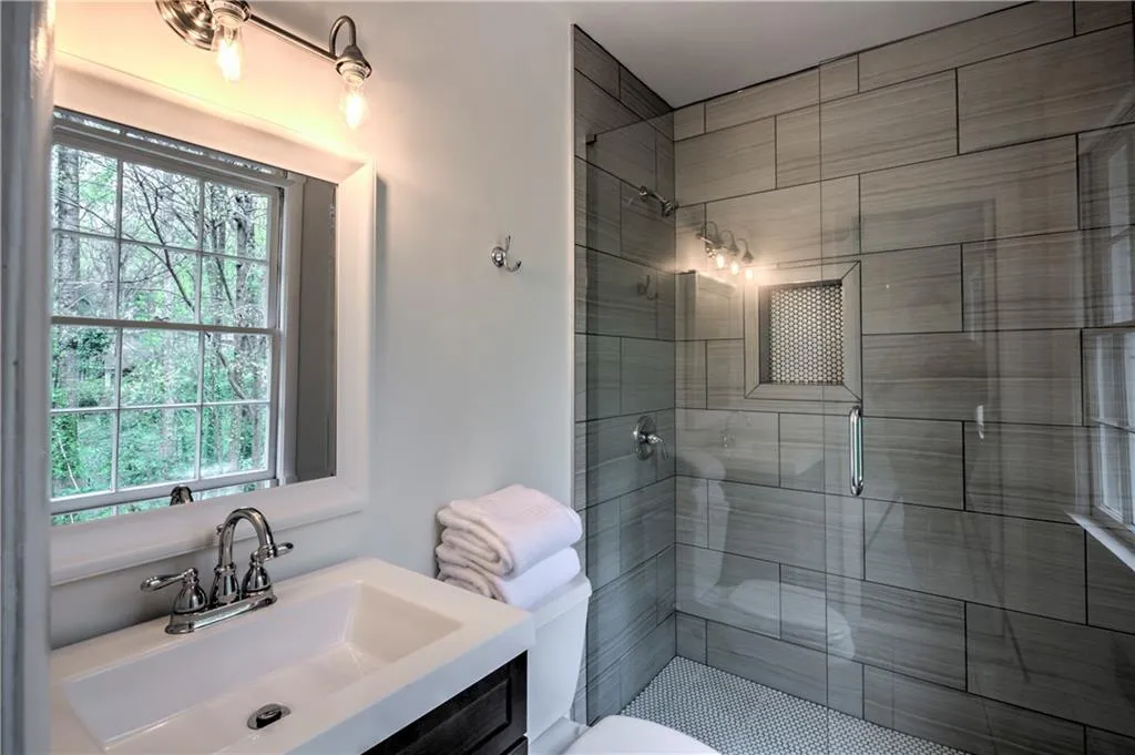 330 W Spalding Drive, Sandy Springs, Georgia 30328, 3 Bedrooms Bedrooms, ,2 BathroomsBathrooms,Residential,Sold,330 W Spalding Drive,6532123