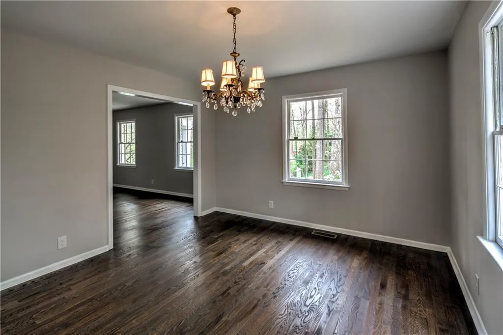330 W Spalding Drive, Sandy Springs, Georgia 30328, 3 Bedrooms Bedrooms, ,2 BathroomsBathrooms,Residential,Sold,330 W Spalding Drive,6532123