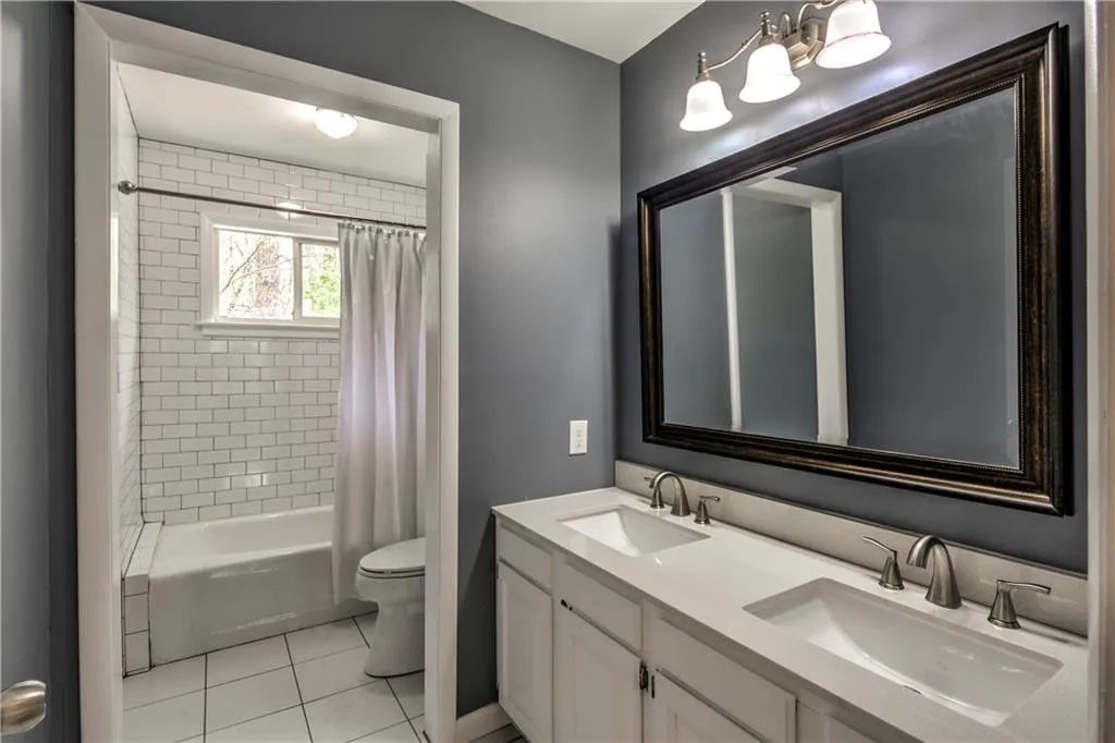 330 W Spalding Drive, Sandy Springs, Georgia 30328, 3 Bedrooms Bedrooms, ,2 BathroomsBathrooms,Residential,Sold,330 W Spalding Drive,6532123