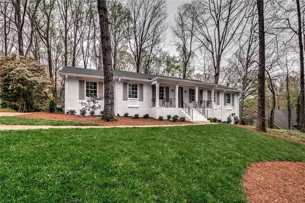 330 W Spalding Drive, Sandy Springs, Georgia 30328, 3 Bedrooms Bedrooms, ,2 BathroomsBathrooms,Residential,Sold,330 W Spalding Drive,6532123