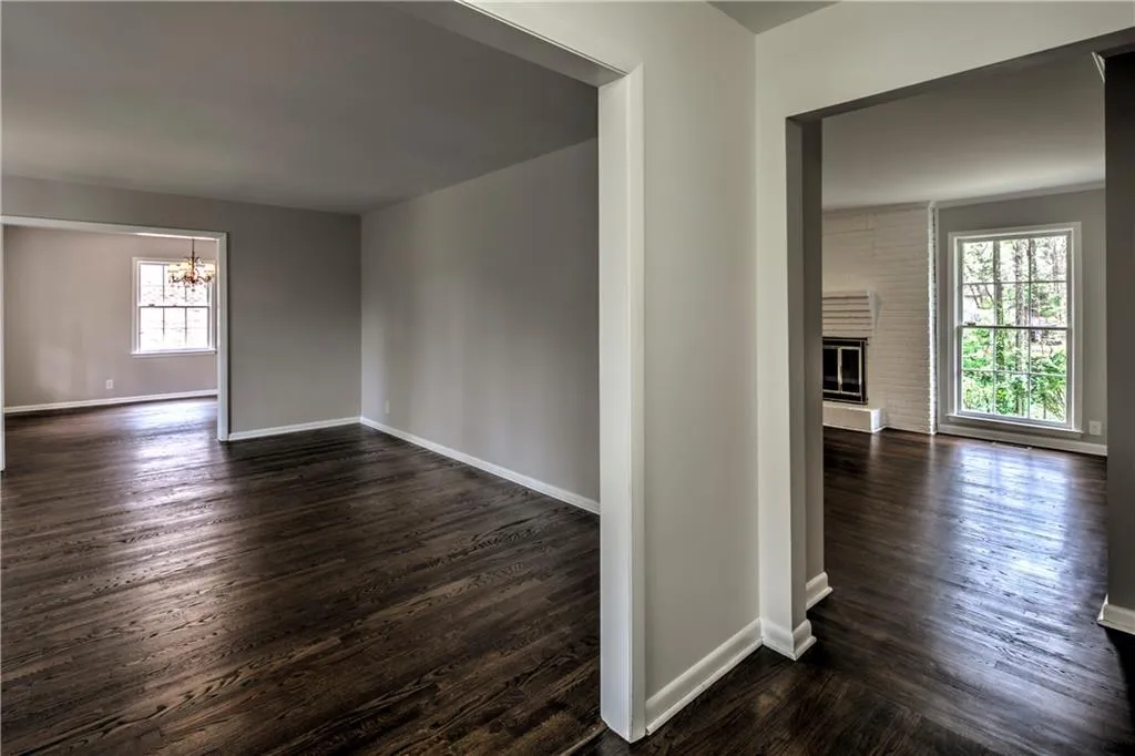 330 W Spalding Drive, Sandy Springs, Georgia 30328, 3 Bedrooms Bedrooms, ,2 BathroomsBathrooms,Residential,Sold,330 W Spalding Drive,6532123
