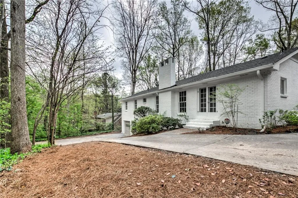 330 W Spalding Drive, Sandy Springs, Georgia 30328, 3 Bedrooms Bedrooms, ,2 BathroomsBathrooms,Residential,Sold,330 W Spalding Drive,6532123