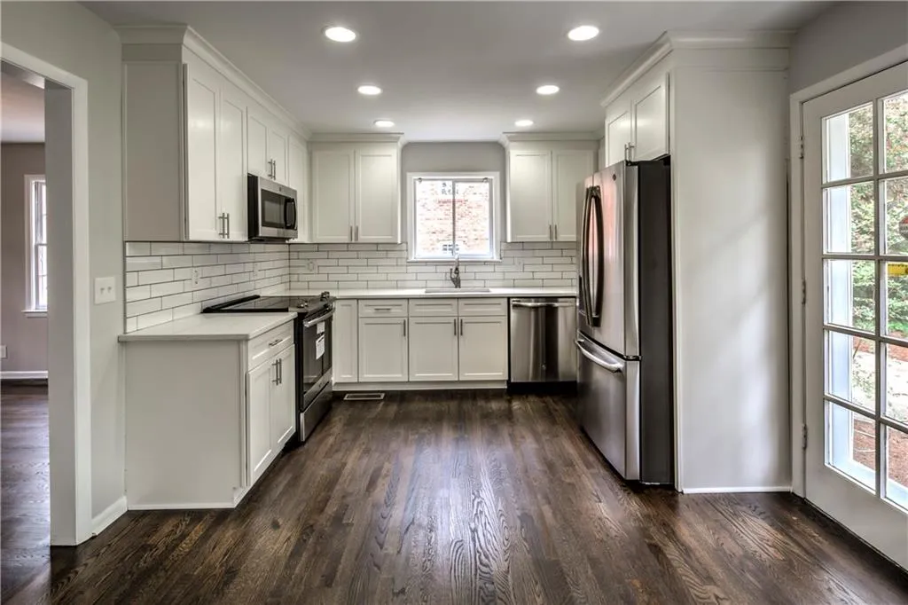 330 W Spalding Drive, Sandy Springs, Georgia 30328, 3 Bedrooms Bedrooms, ,2 BathroomsBathrooms,Residential,Sold,330 W Spalding Drive,6532123