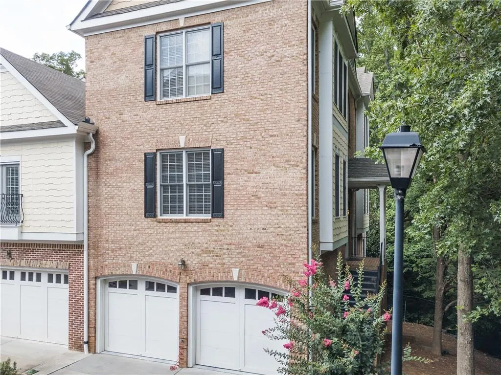 5492 Glenridge Drive Unit 548, Atlanta, Georgia 30342, 3 Bedrooms Bedrooms, ,3 BathroomsBathrooms,Residential,Sold,5492 Glenridge Drive Unit 548,6592451