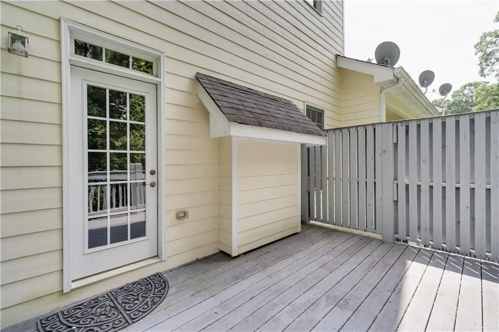 5492 Glenridge Drive Unit 548, Atlanta, Georgia 30342, 3 Bedrooms Bedrooms, ,3 BathroomsBathrooms,Residential,Sold,5492 Glenridge Drive Unit 548,6592451