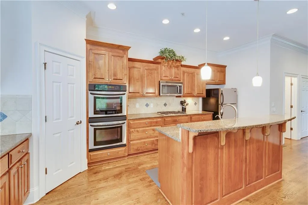 5492 Glenridge Drive Unit 548, Atlanta, Georgia 30342, 3 Bedrooms Bedrooms, ,3 BathroomsBathrooms,Residential,Sold,5492 Glenridge Drive Unit 548,6592451