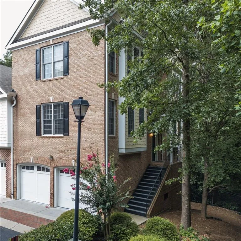 5492 Glenridge Drive Unit 548, Atlanta, Georgia 30342, 3 Bedrooms Bedrooms, ,3 BathroomsBathrooms,Residential,Sold,5492 Glenridge Drive Unit 548,6592451