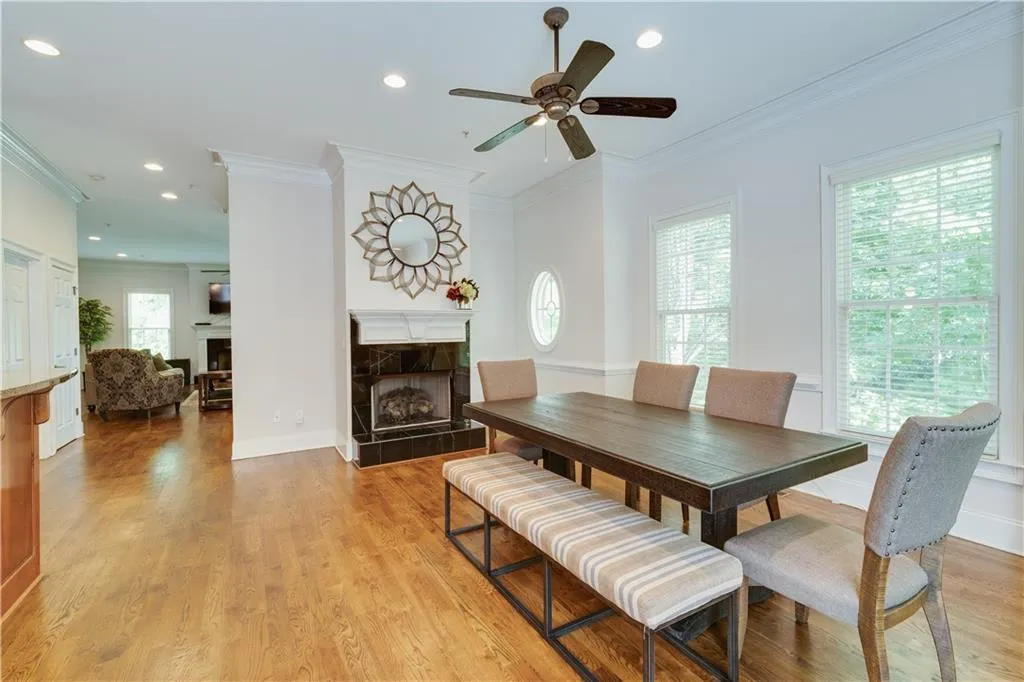 5492 Glenridge Drive Unit 548, Atlanta, Georgia 30342, 3 Bedrooms Bedrooms, ,3 BathroomsBathrooms,Residential,Sold,5492 Glenridge Drive Unit 548,6592451