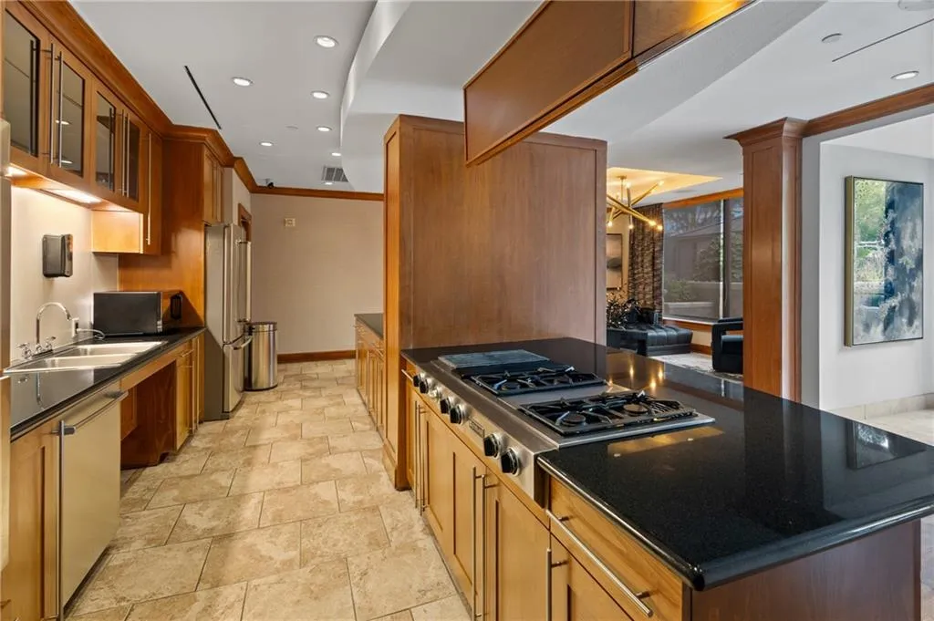 3445 Stratford Road Ne Unit 408, Atlanta, Georgia 30326, 1 Bedroom Bedrooms, ,1 BathroomBathrooms,Residential,For Sale,3445 Stratford Road Ne Unit 408,7650348