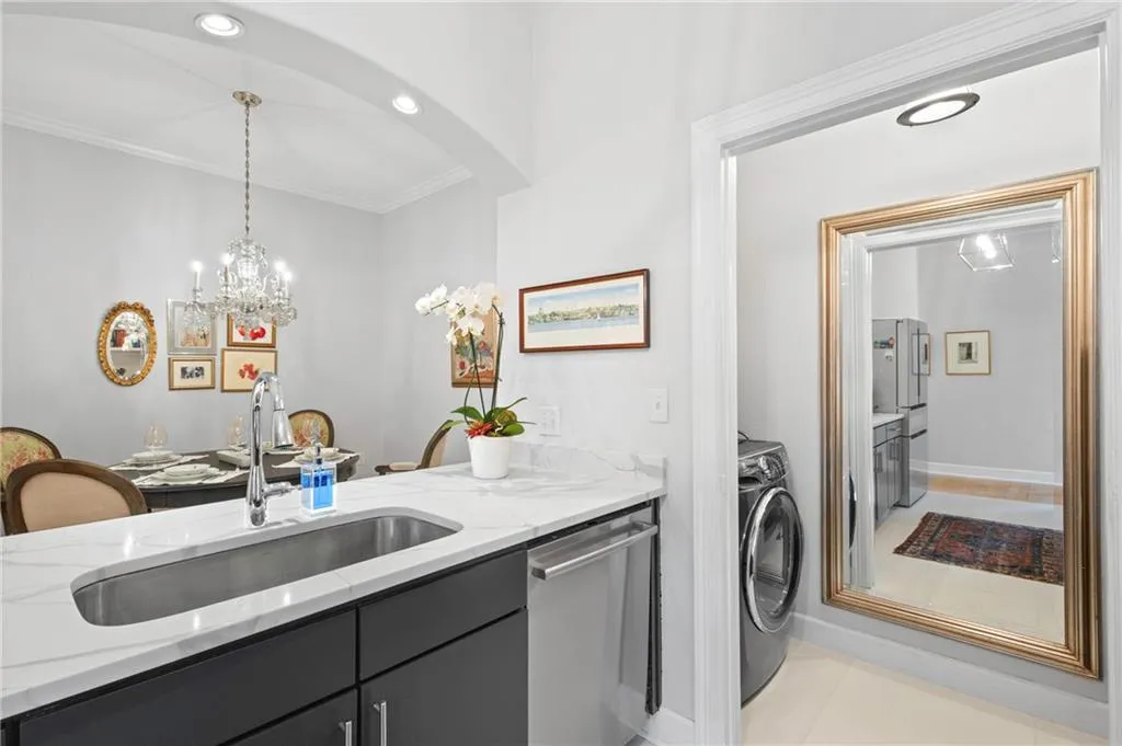 3445 Stratford Road Ne Unit 408, Atlanta, Georgia 30326, 1 Bedroom Bedrooms, ,1 BathroomBathrooms,Residential,For Sale,3445 Stratford Road Ne Unit 408,7650348