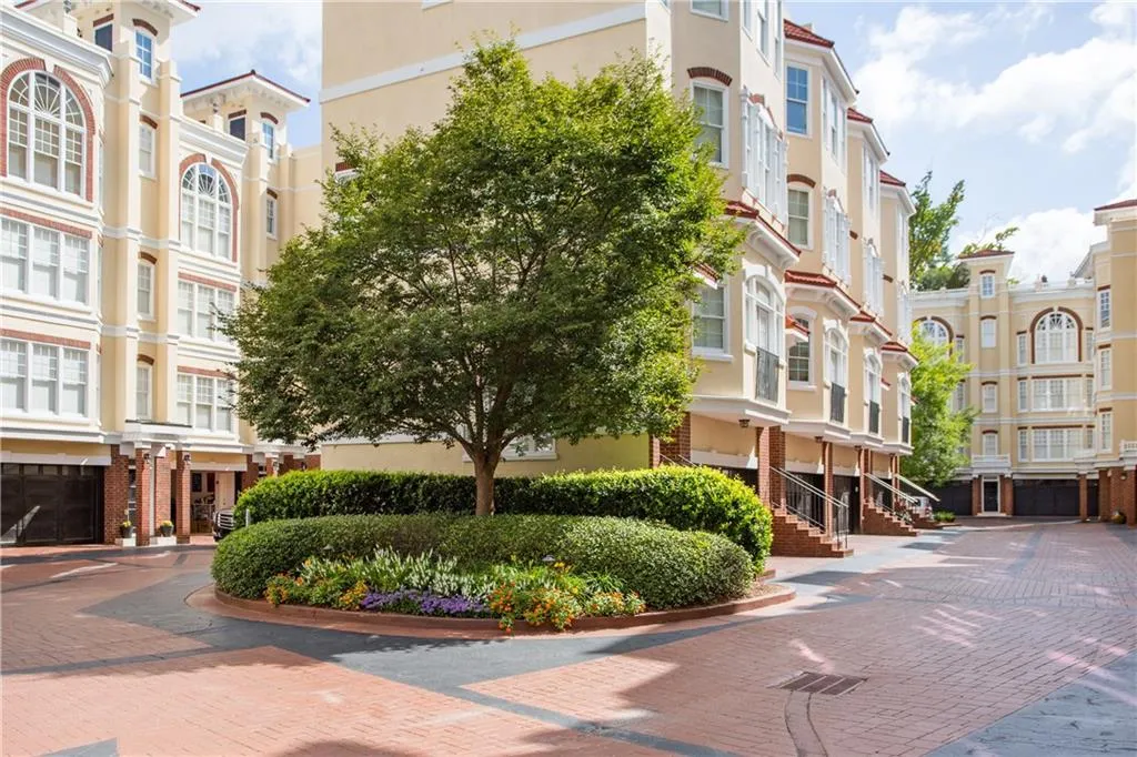 3541 Roswell Road Unit 15, Atlanta, Georgia 30305, 2 Bedrooms Bedrooms, ,2 BathroomsBathrooms,Residential,Sold,3541 Roswell Road Unit 15,5899550